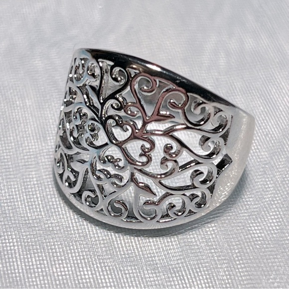 Stunning Filigree Ring - Picture 5 of 5